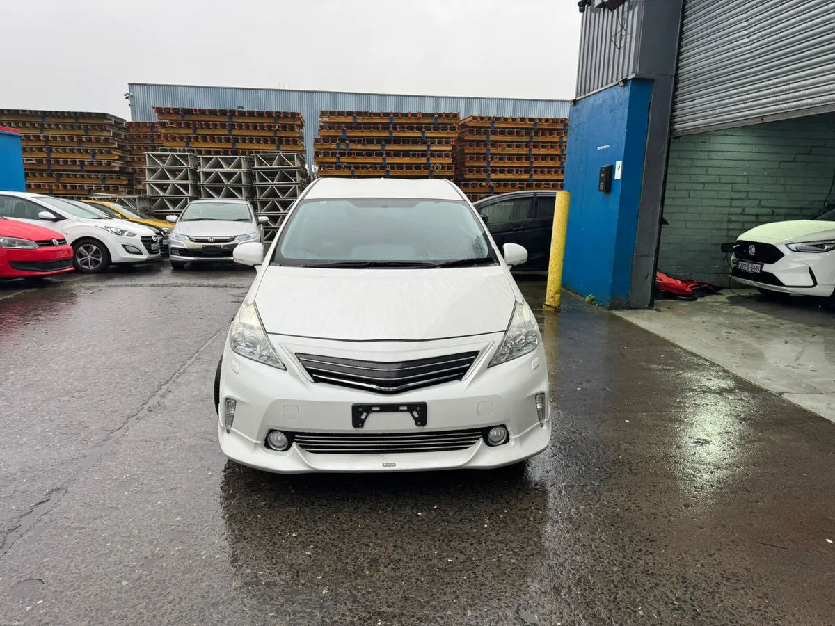 2014 Toyota Prius 1.8 Hybrid Automatic 7 seats - Image 2