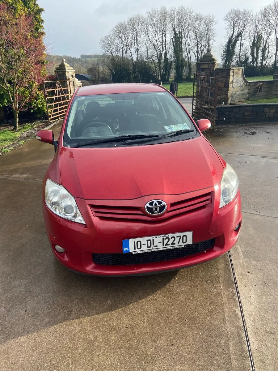 2010 Toyota Auris- Automatic - Image 1