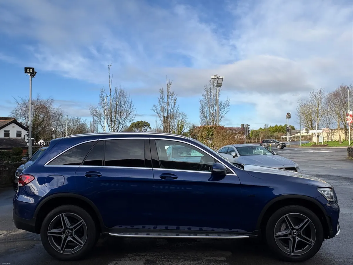 202 Mercedes-Benz GLC300DE AMG Line - Image 4