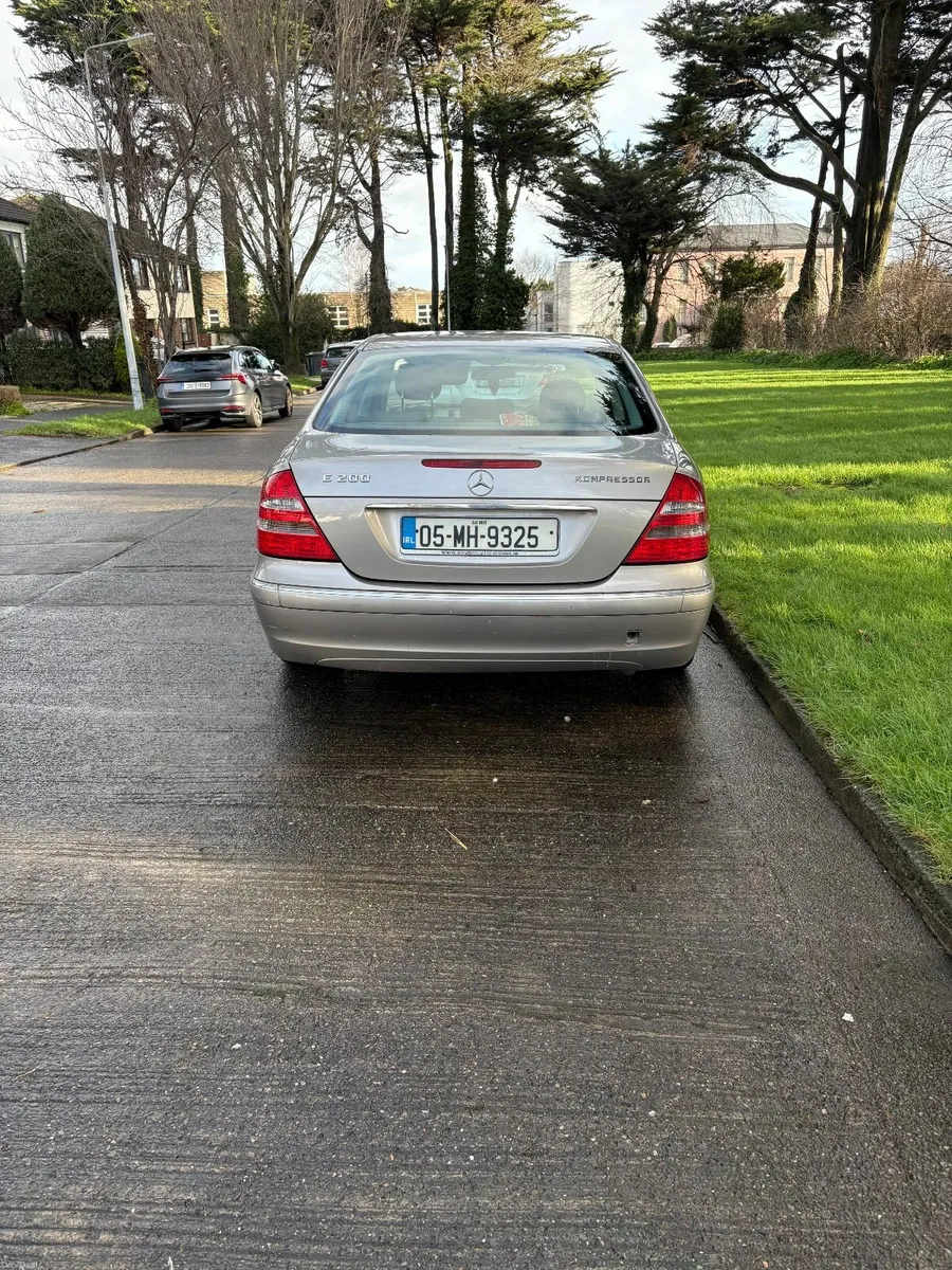 Mercedes-Benz E-Class 2005 - Image 4