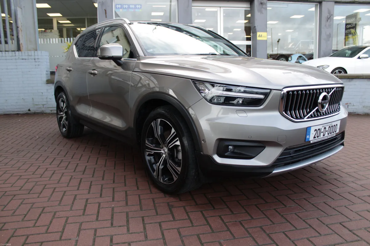 2020 VOLVO XC40 - Image 2