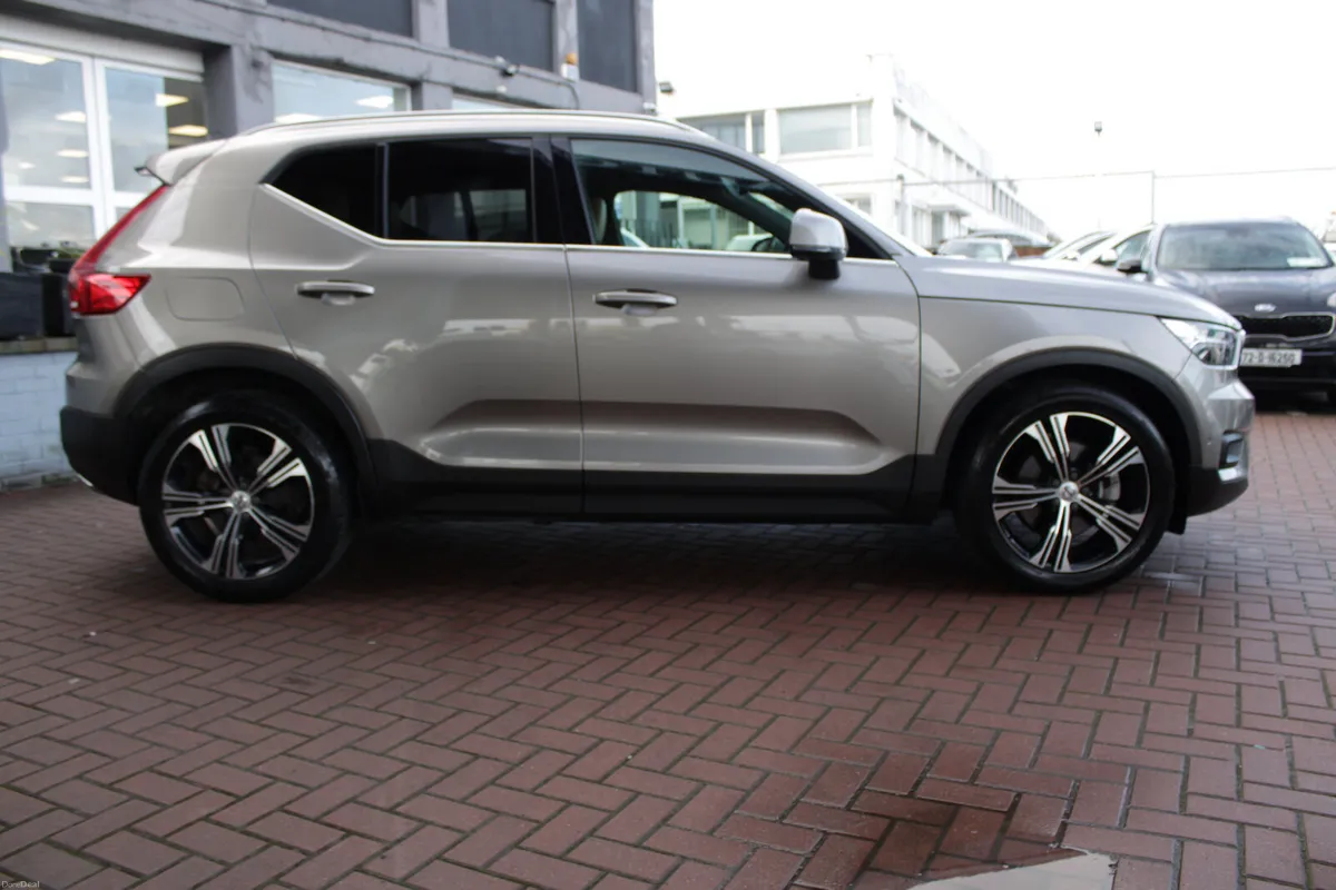 2020 VOLVO XC40 - Image 3