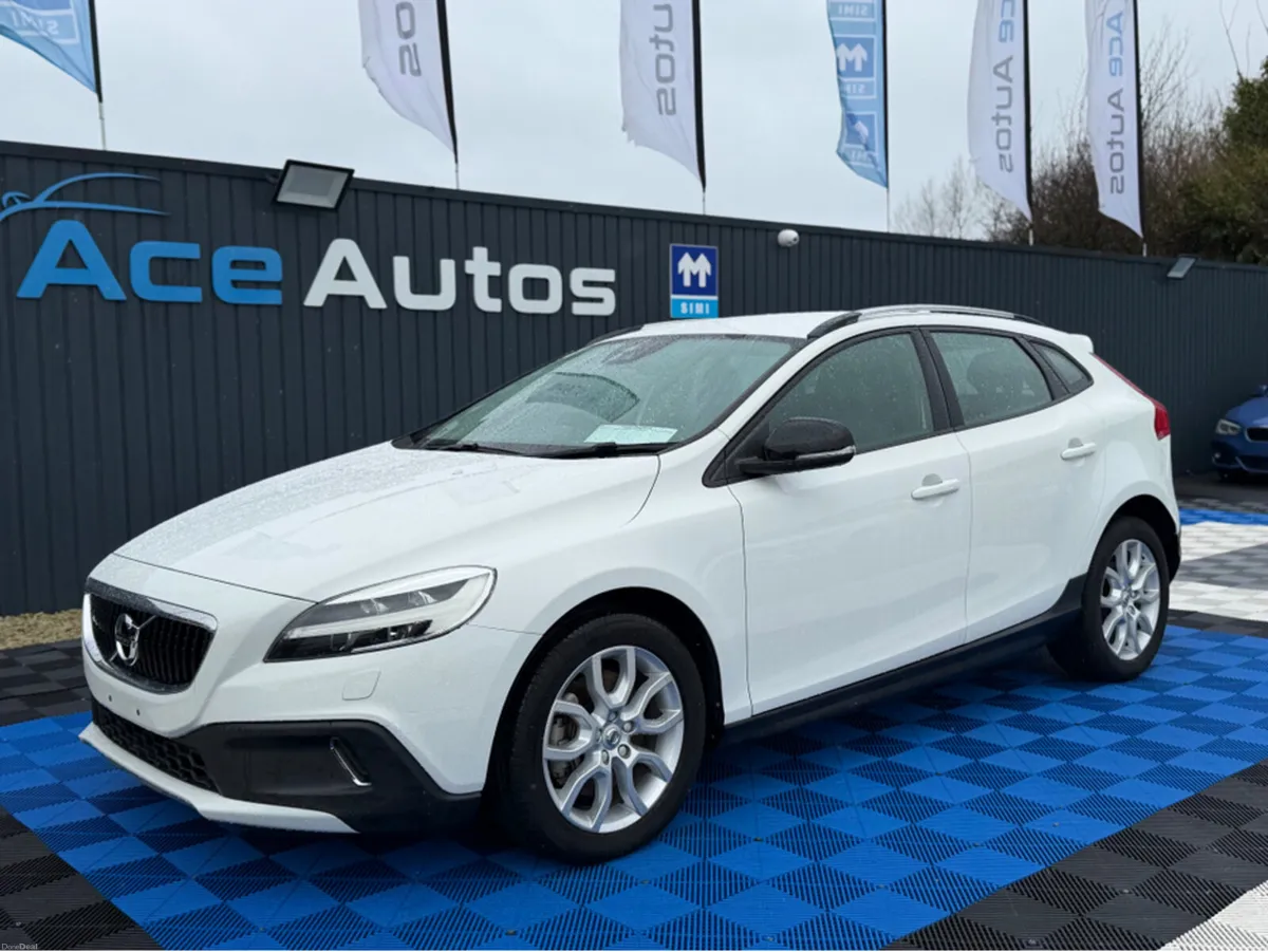 Volvo V40 CROSSCOUNTRY 4WD - 2.0L DIESEL - AUTO - - Image 4
