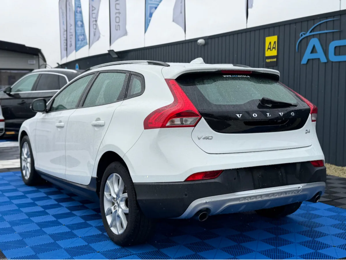 Volvo V40 CROSSCOUNTRY 4WD - 2.0L DIESEL - AUTO - - Image 2