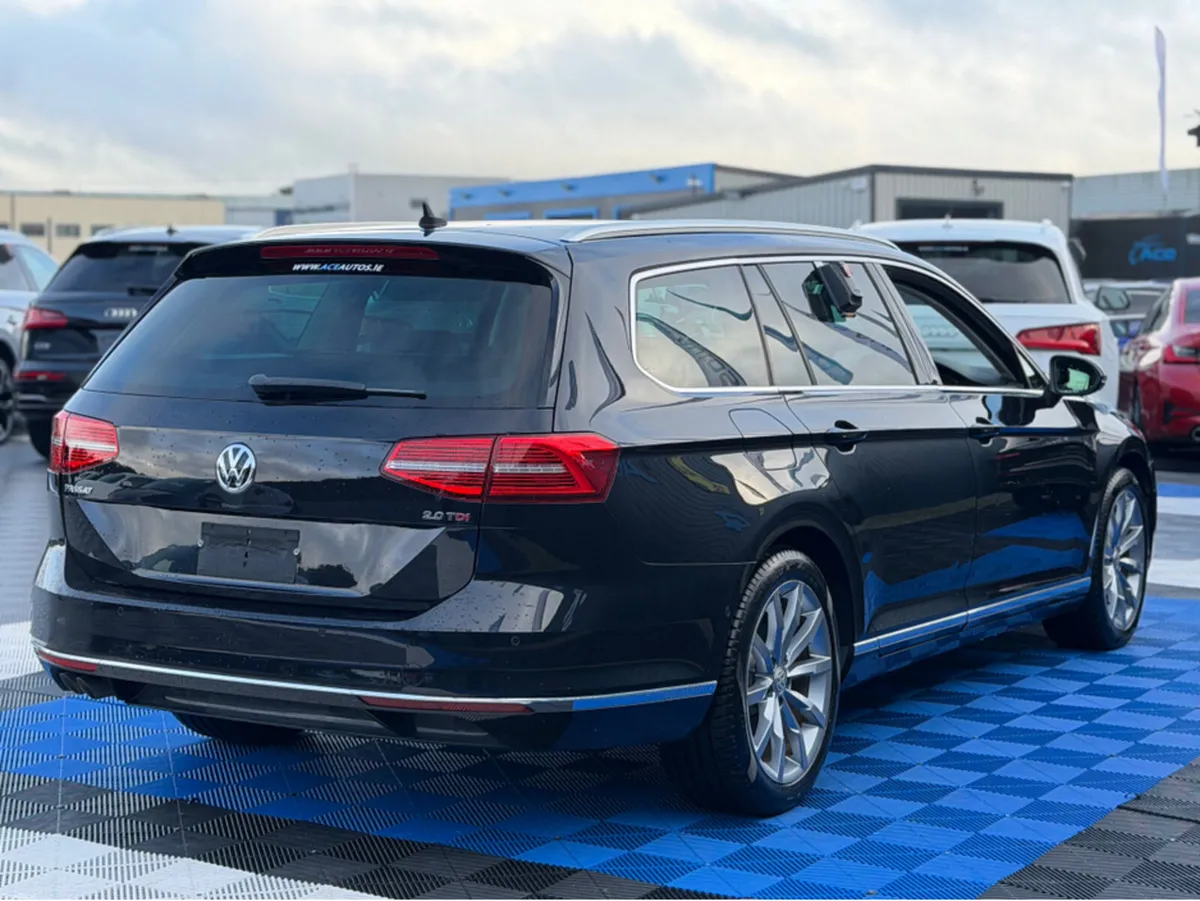 Volkswagen Passat HIGHLINE PREMIUM - 2.0L DIESEL - - Image 4