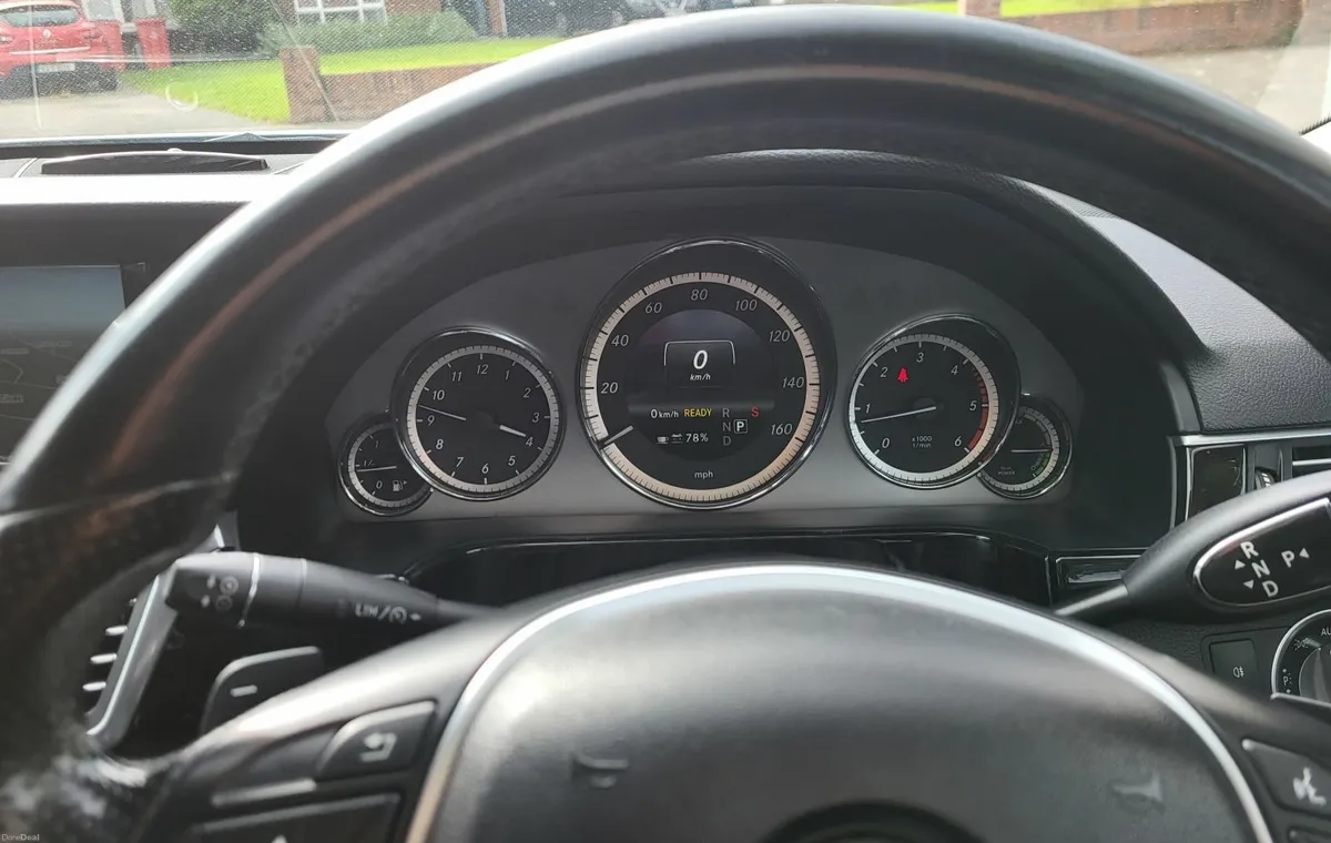 Mercedes-Benz E-Class 2013 - Image 2