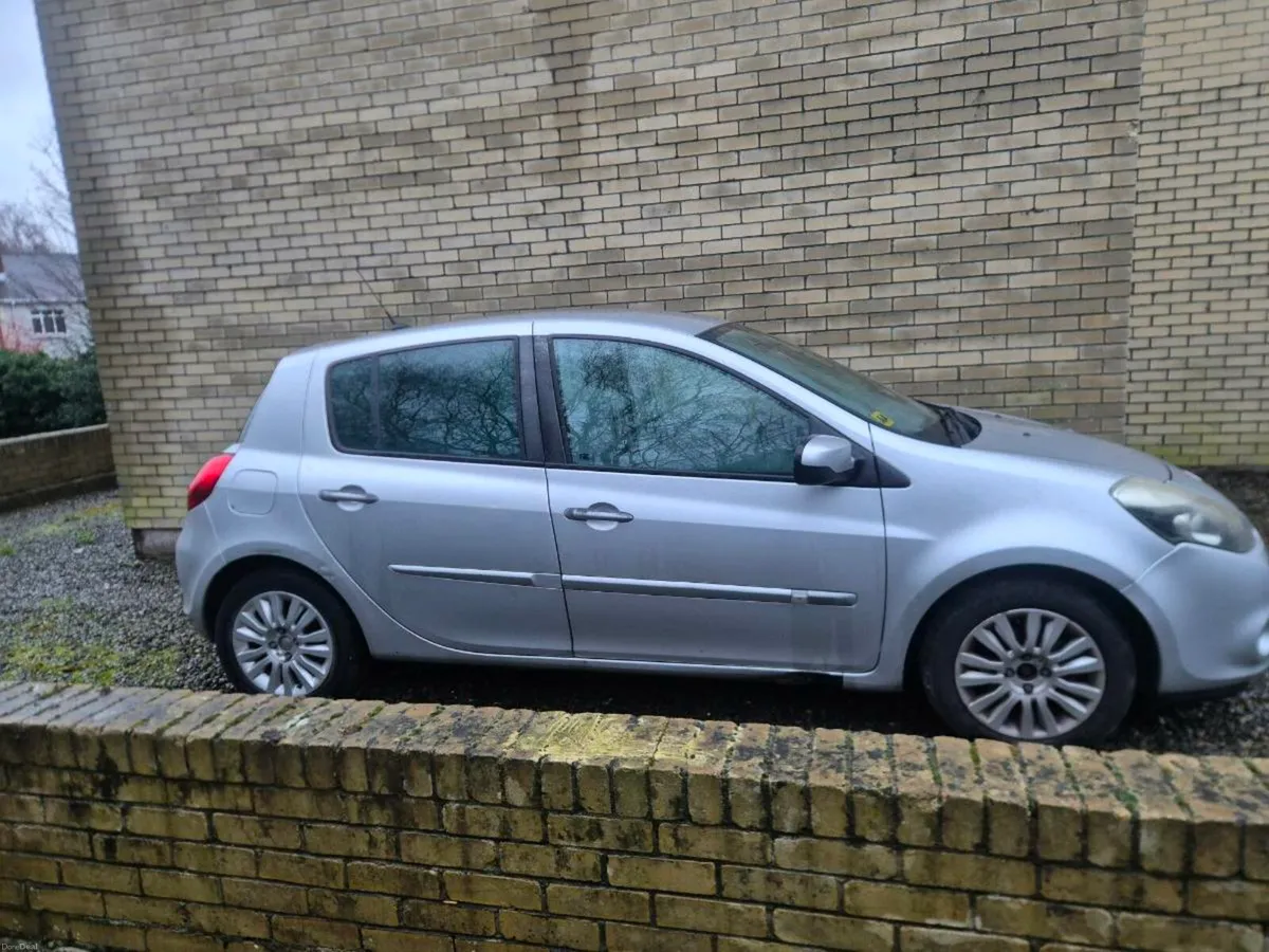 2010 Renault Clio - Image 2