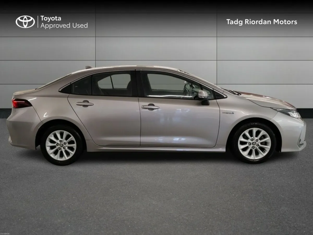 Toyota Corolla HYB LUNA SALOON - Image 3