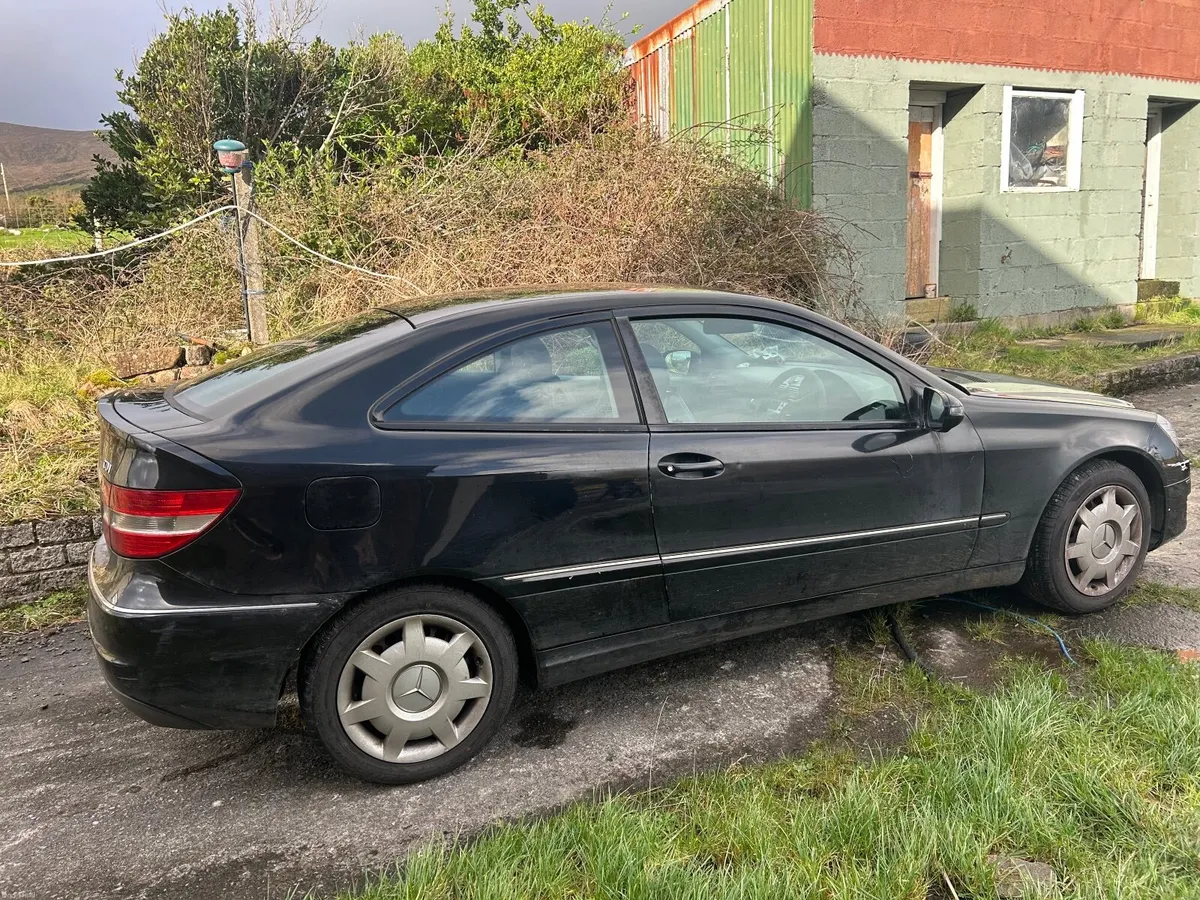 Mercedes-Benz C-Class 2009 - Image 4