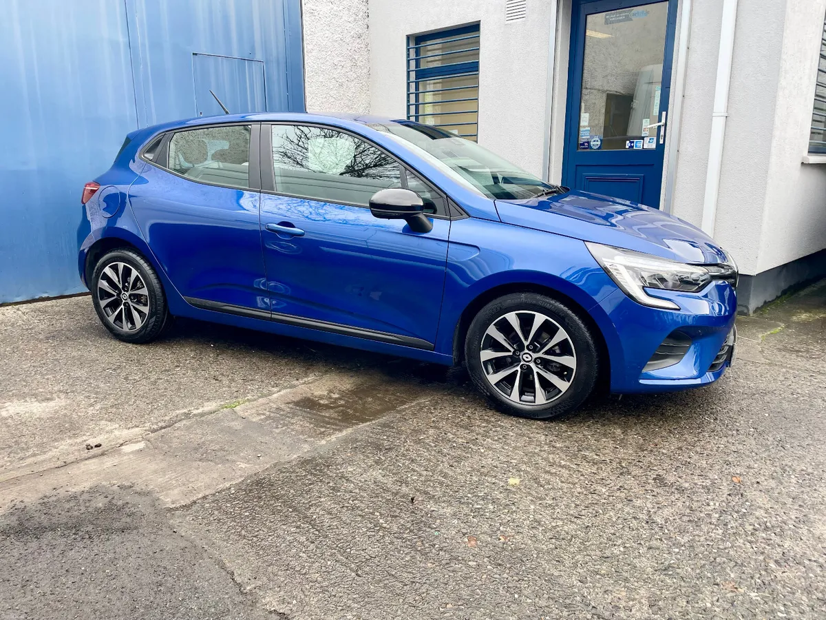 Renault Clio Equilibre 1.0TCE Petrol Manual,2023 - Image 2