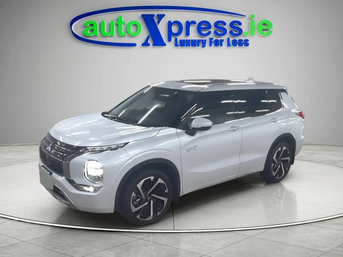 Mitsubishi Outlander PHEV 4WD, Low mileage, Revers - Image 4