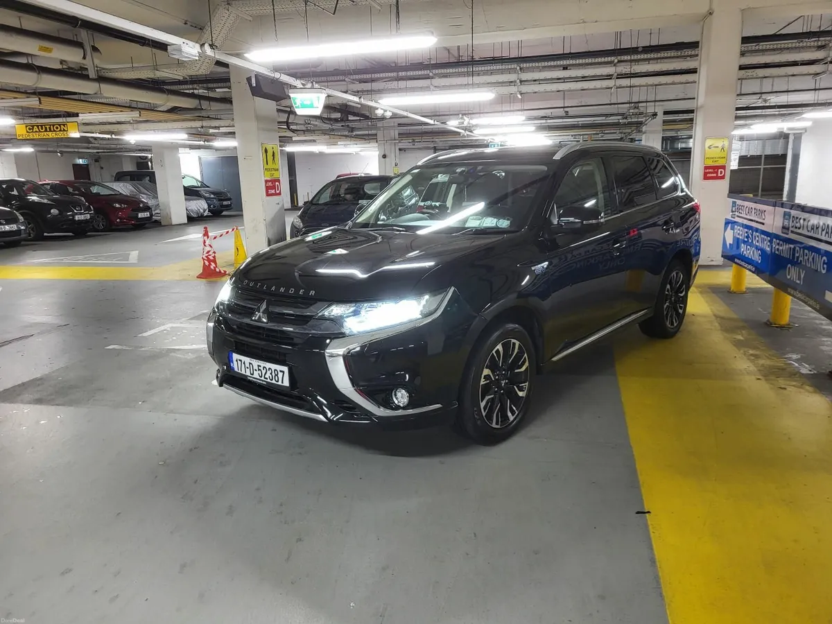 Mitsubishi Outlander 2017 - Image 1