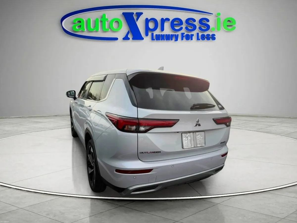 Mitsubishi Outlander PHEV 4WD G, Automatic, Revers - Image 3