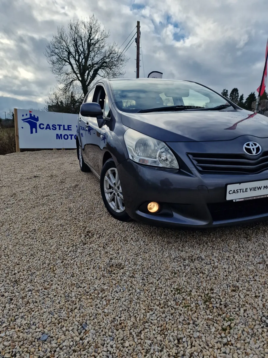 11 Toyota Verso 2.0 D-4D - Image 2