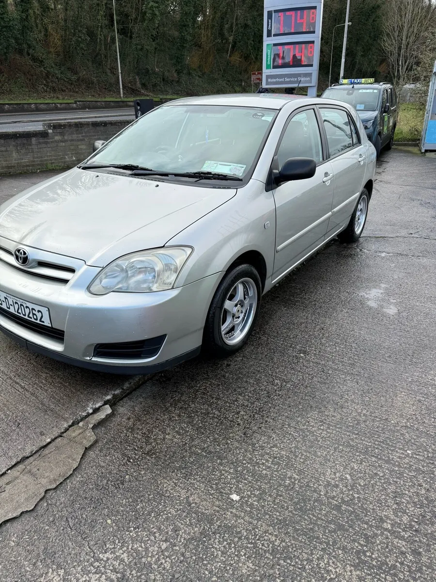 2005 Toyota Corolla - Image 2