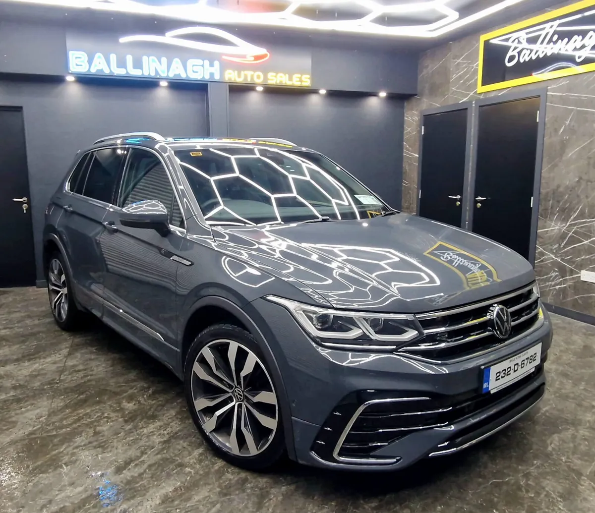 VOLKSWAGEN TIGUAN 2.0 TDI 150HP R-Line AUTOMATIC - Image 1