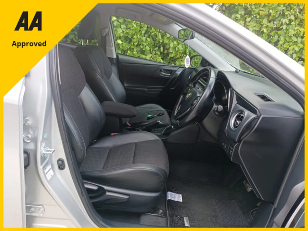 IMMACULATE TOYOTA AURIS 1.8 PETROL HYBRID, 2016 - Image 2