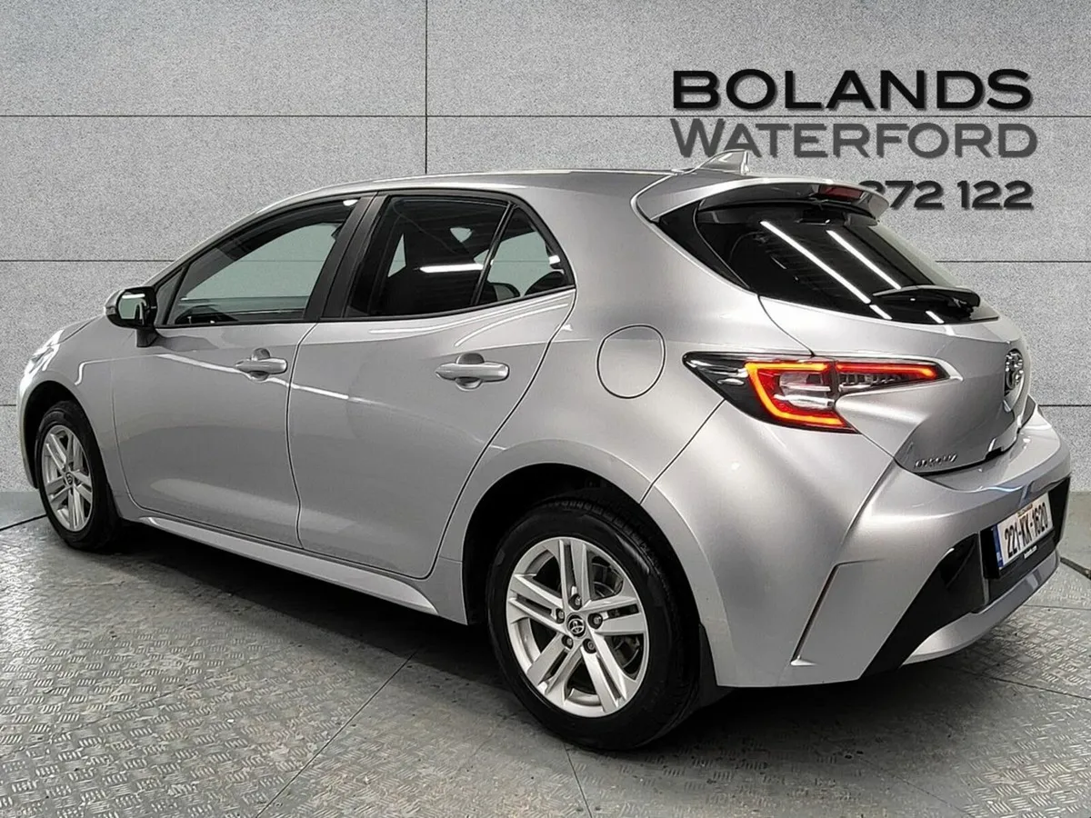 Toyota Corolla 1.8 Hybrid Luna Hatchback - Image 3