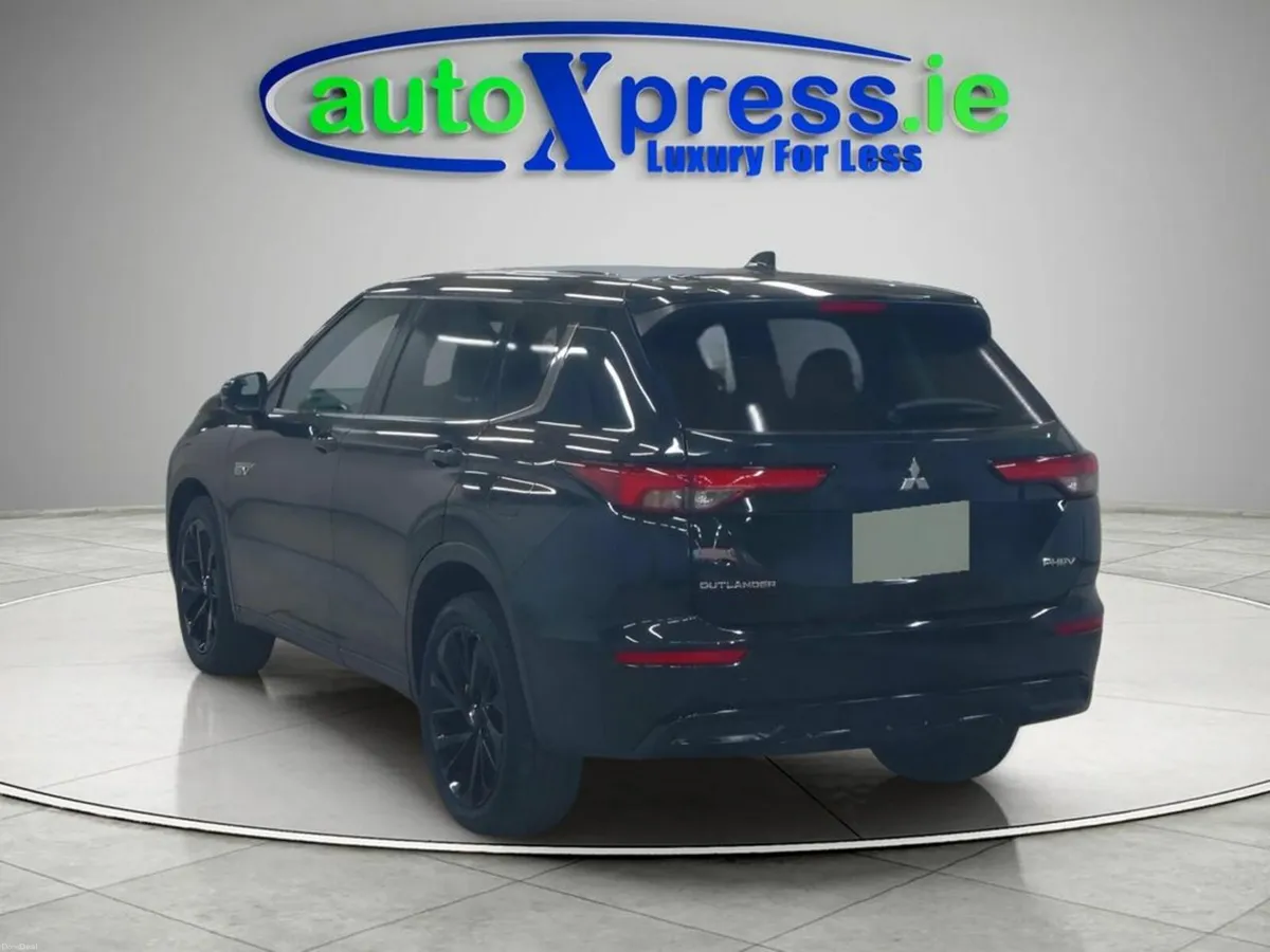 Mitsubishi Outlander PHEV 4WD BLACK EDITION, Low m - Image 3