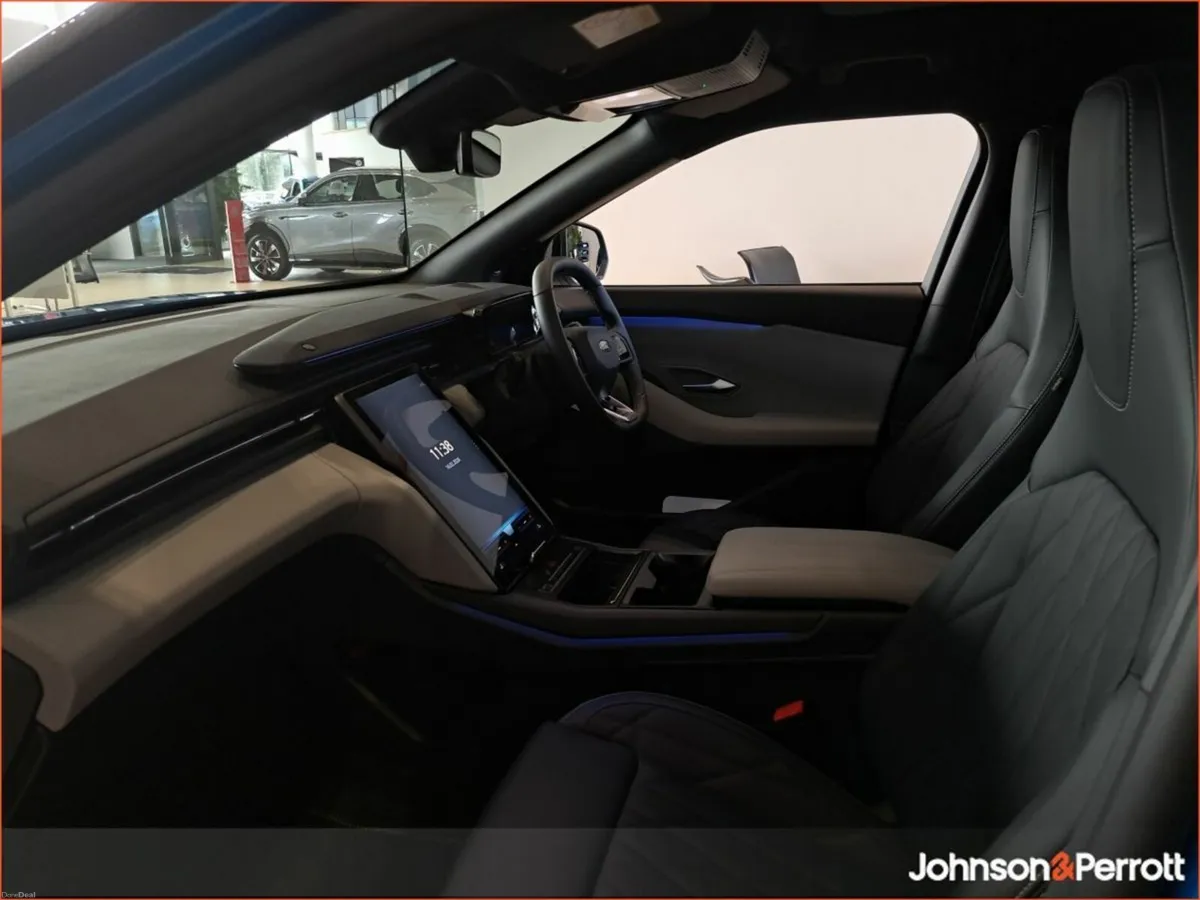 Ford Explorer Premium 77kWh Extended Range - Image 3