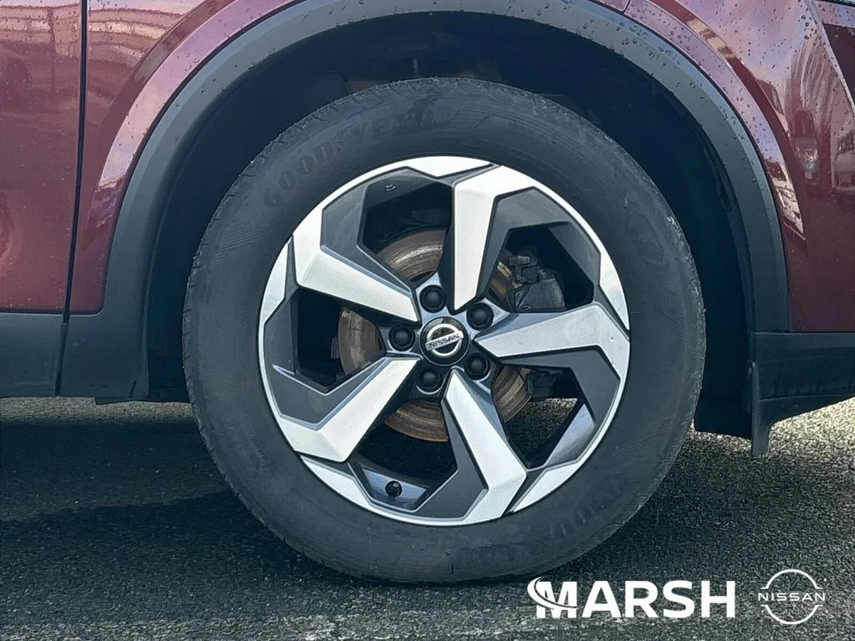 Nissan Qashqai 1.3 MILD HYBRID SV PREMIUM 5DR - Image 4