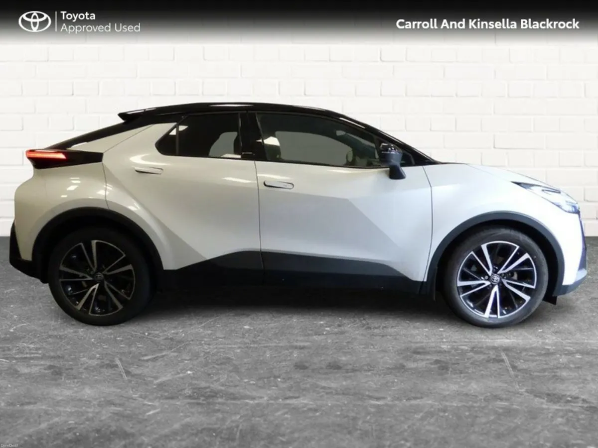 Toyota C-HR Hybrid Sol - Image 3