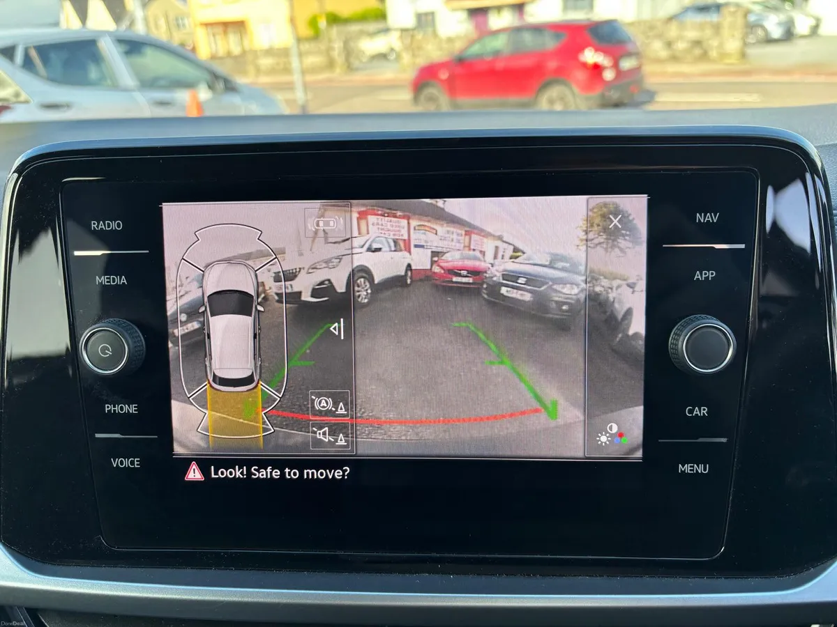 Volkswagen T-Roc 2023  DIESEL  ONE  OWNER - Image 4