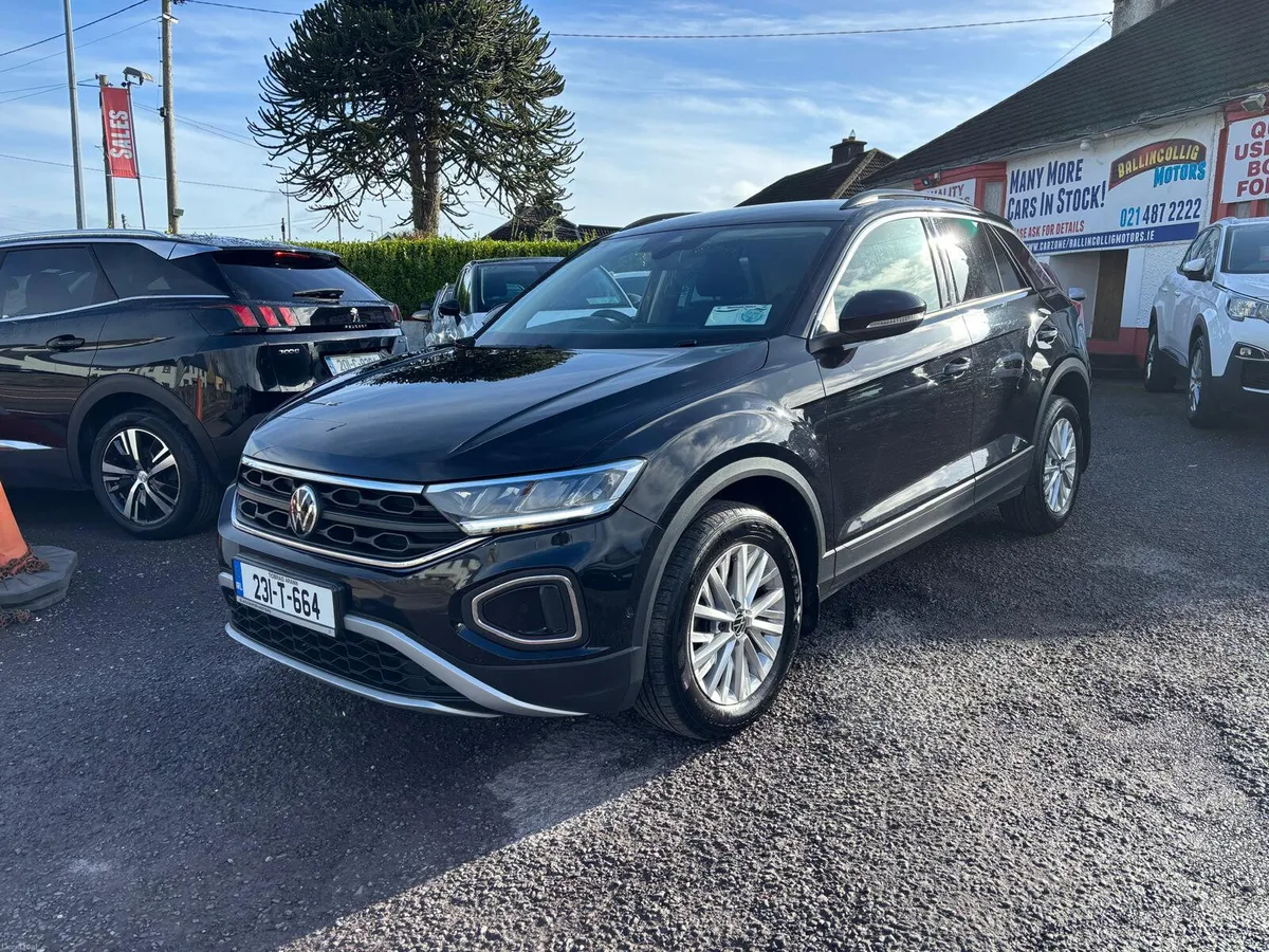 Volkswagen T-Roc 2023  DIESEL  ONE  OWNER - Image 2