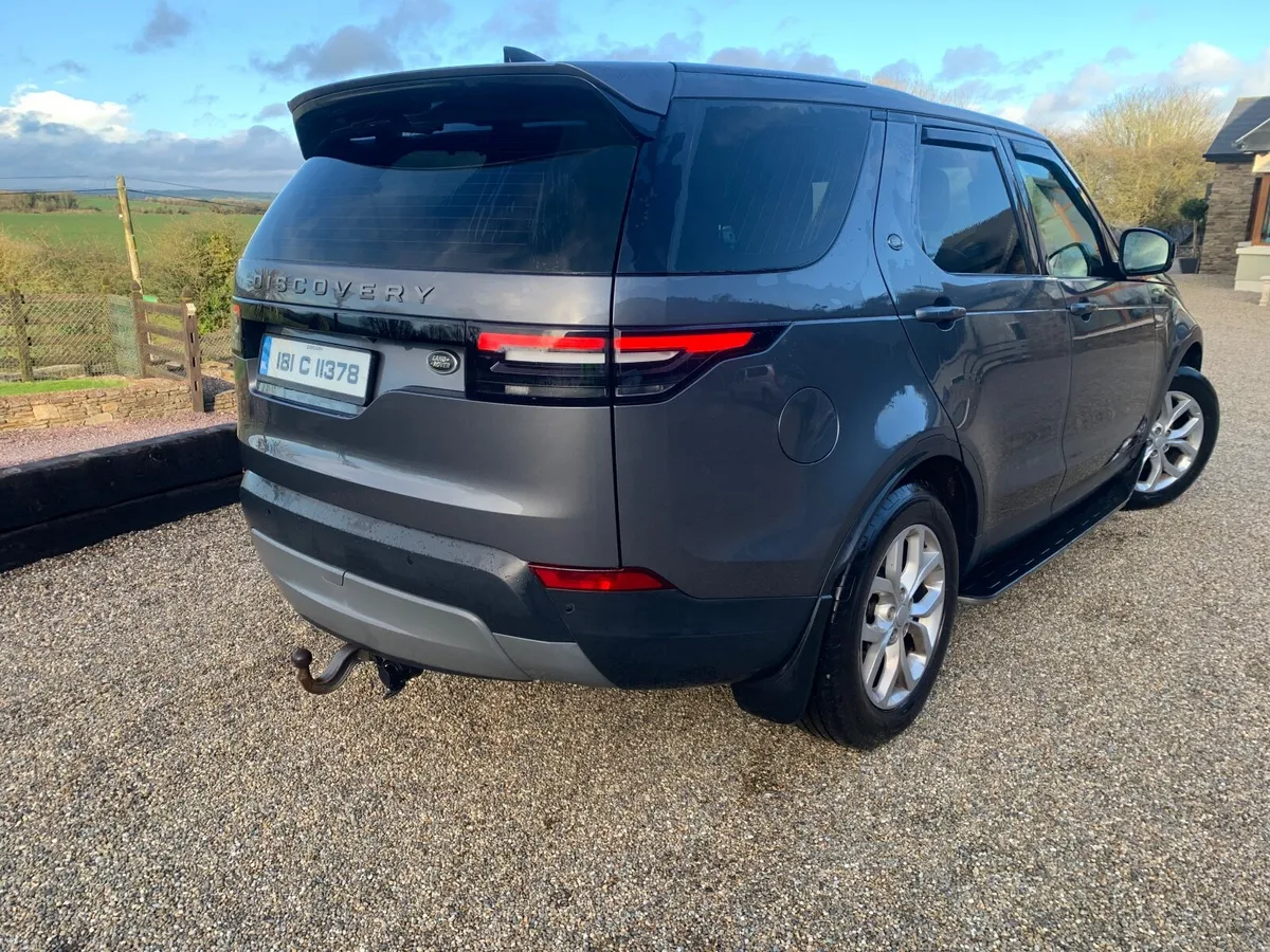 Land Rover Discovery SE 2018 7 Seater - Image 1
