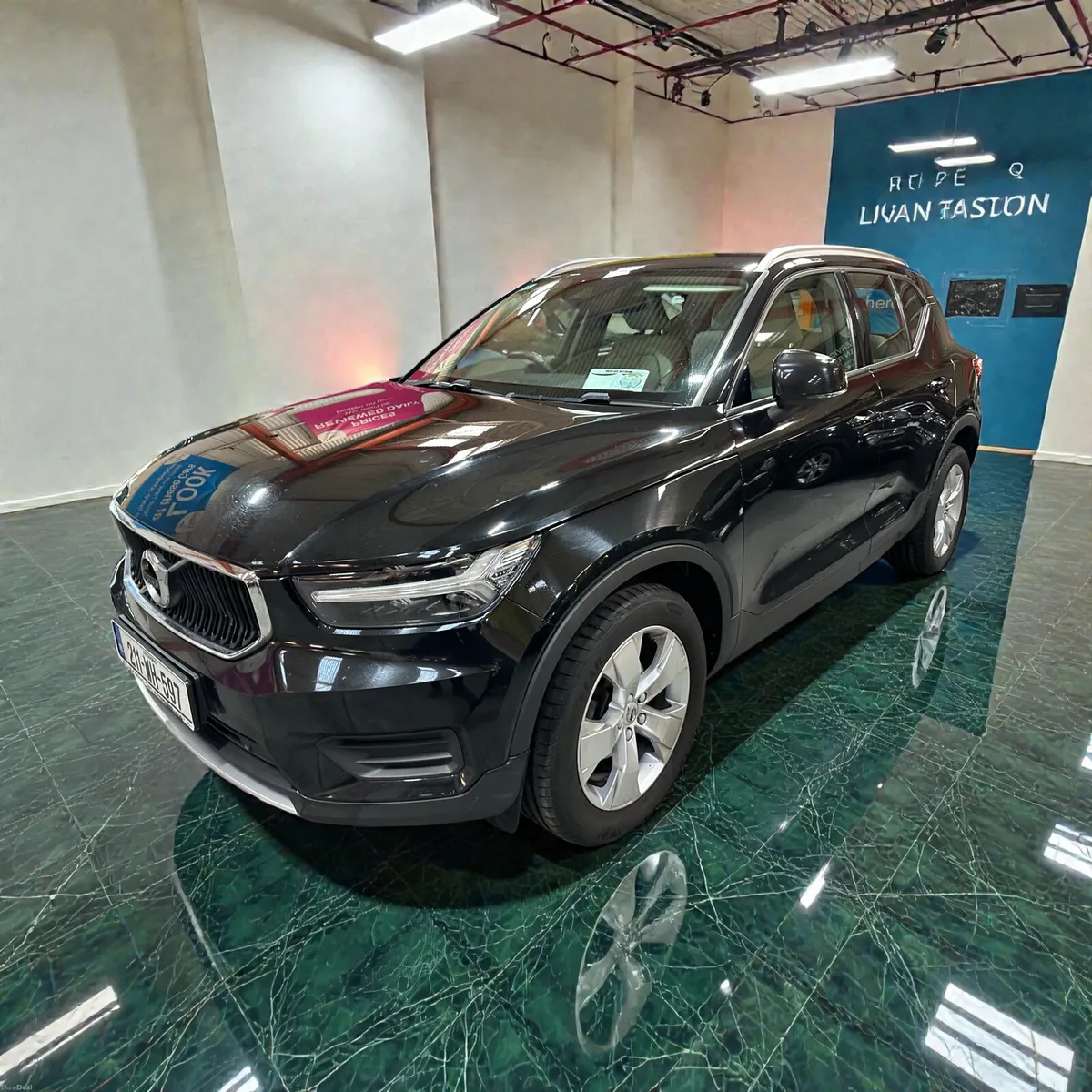 2021 Volvo XC40 D3 (150hp) Momentum Automatic - Image 3