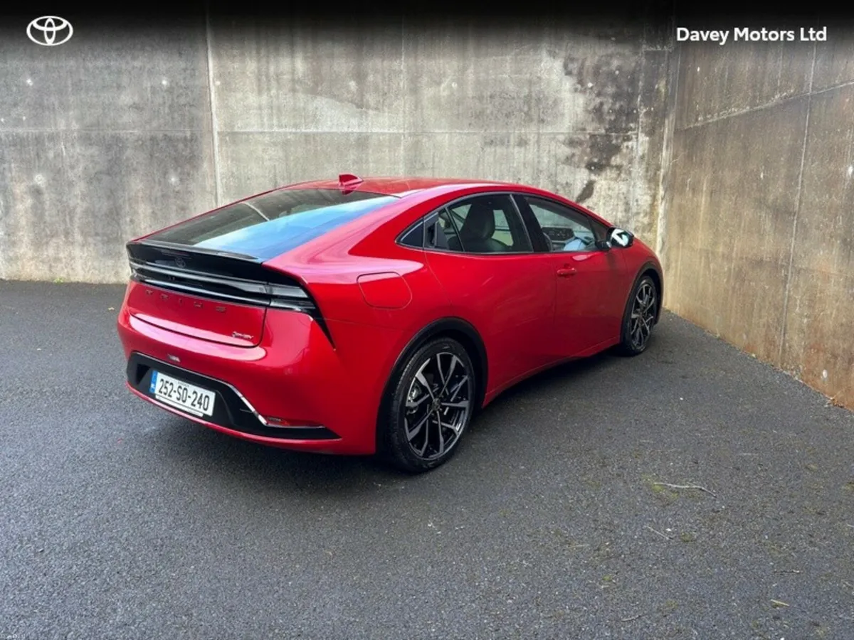 Toyota Prius PRIUS PLUG-IN HYBRID - Image 2