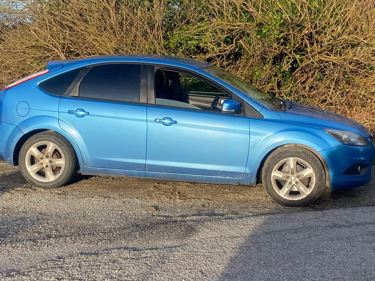 Ford Focus 2010 - Image 2