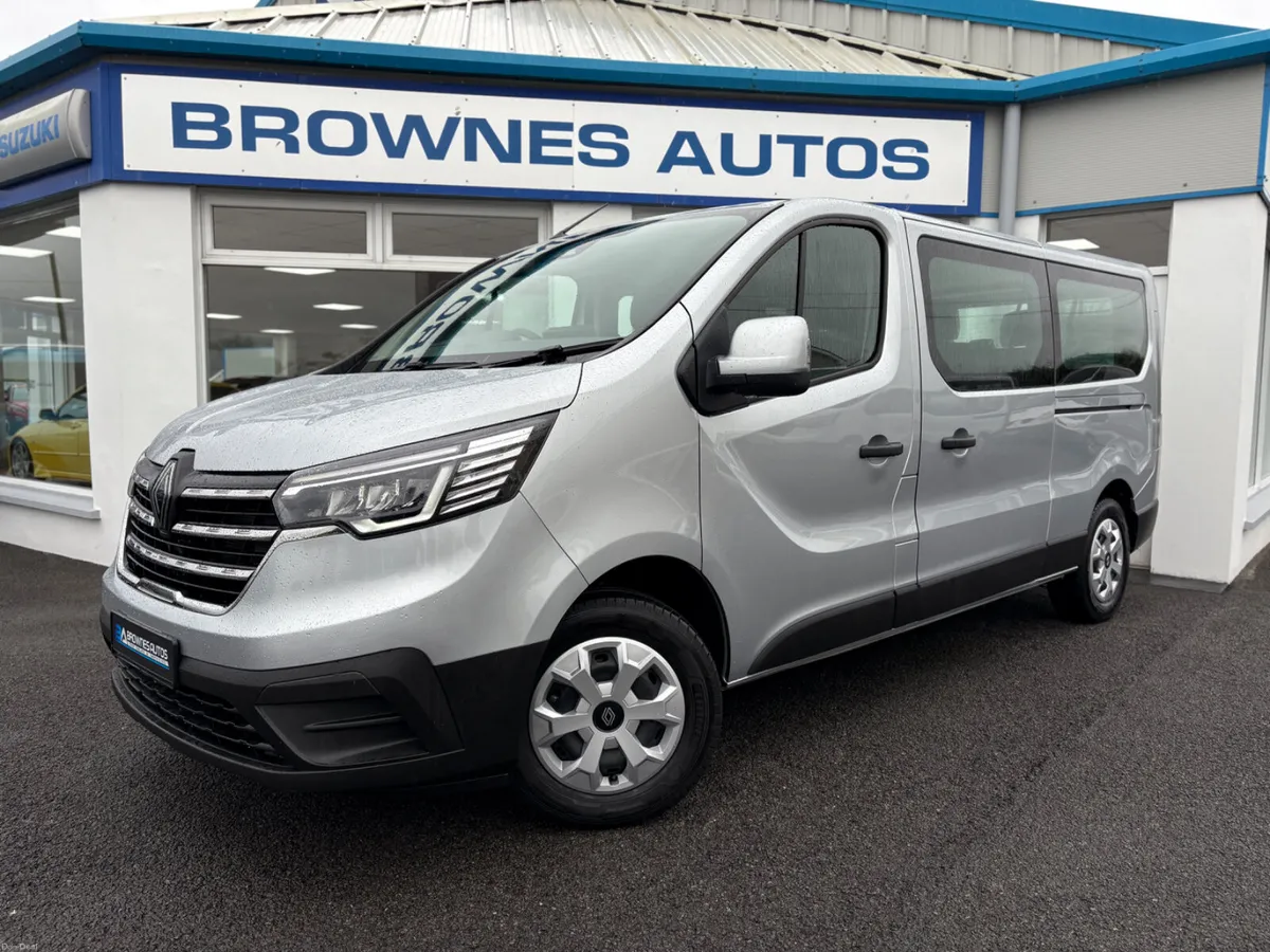2025 (252) Renault Trafic 9  Seater Bus - Image 1