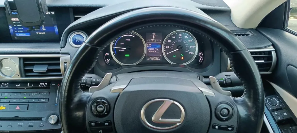 Lexus IS300 h - Image 4