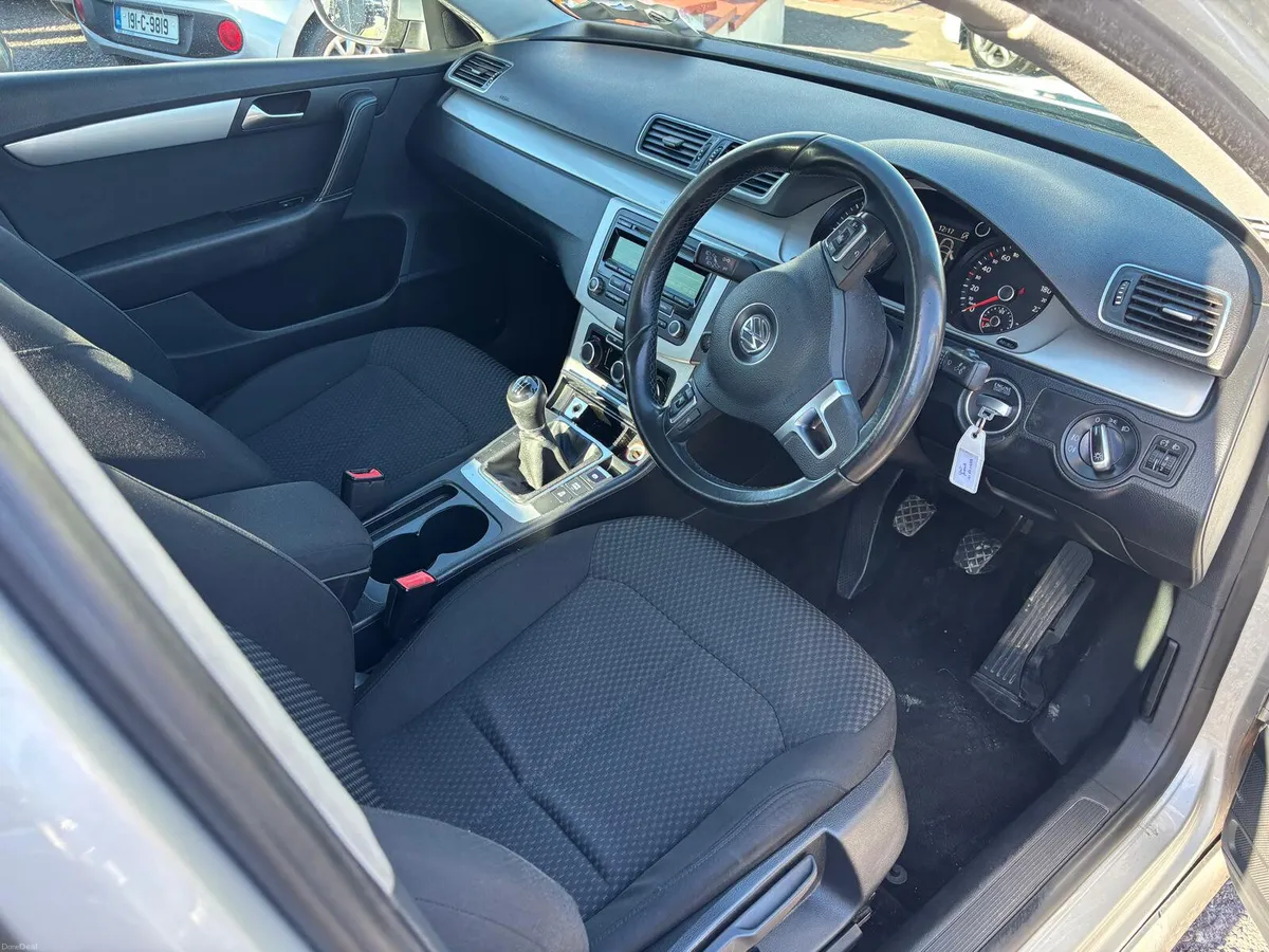 Volkswagen Passat 2014  DIESEL  JUST  SERVICED - Image 4