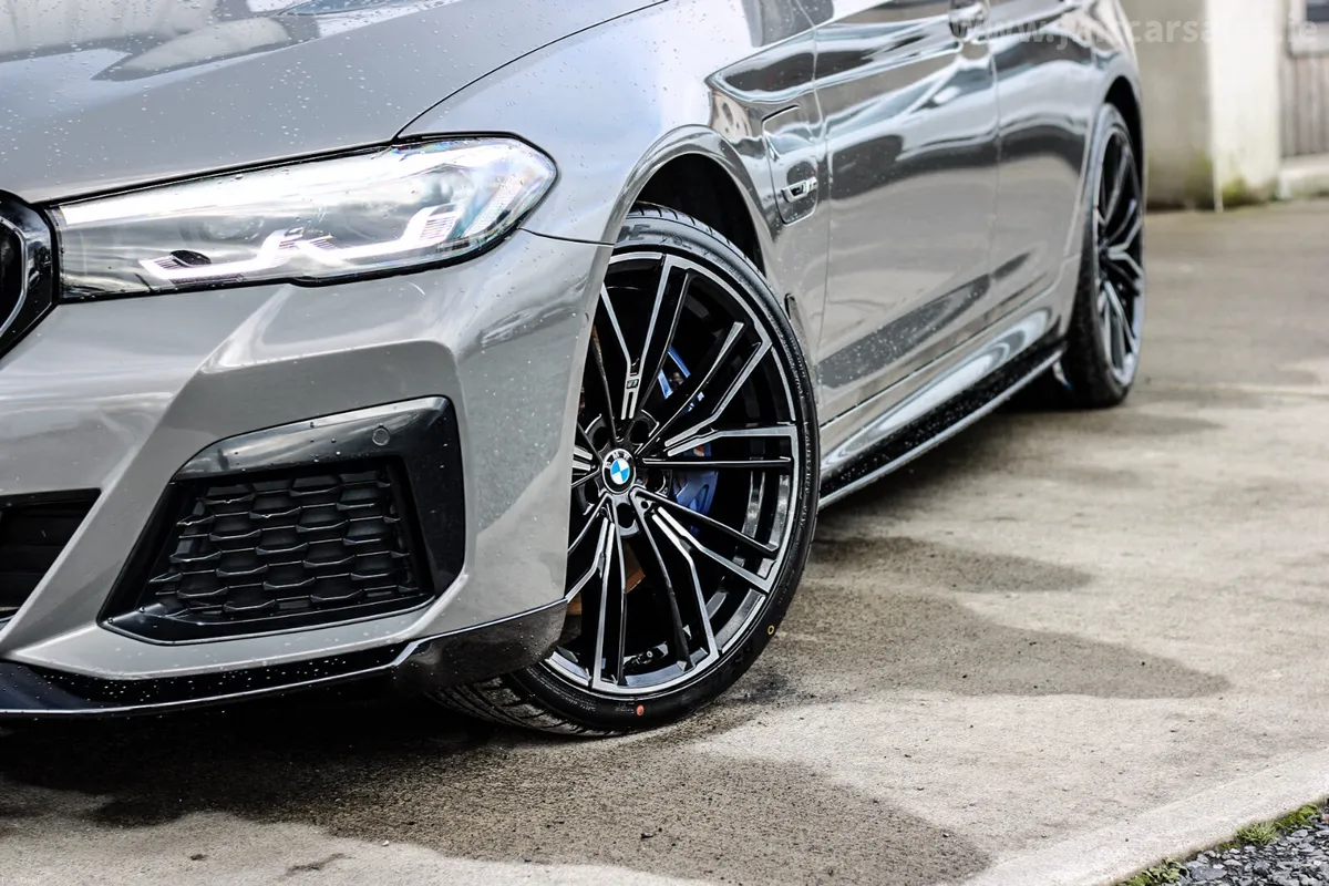 2021 BMW 545e XDRIVE M-SPORT 390BHP - Image 2