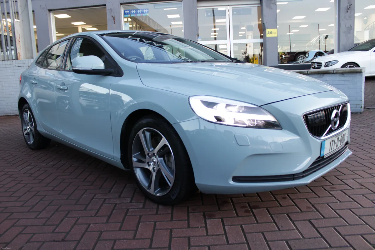 2.0D4 MOMEMTUM EDITION 180HP 5DR HATCHBACK AUTOMAT - Image 2