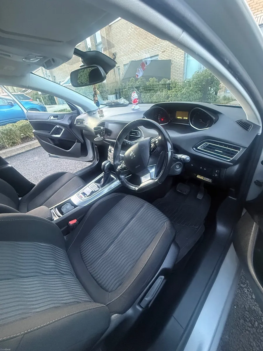 Peugeot 308 SW (Estate) automatic - Image 3