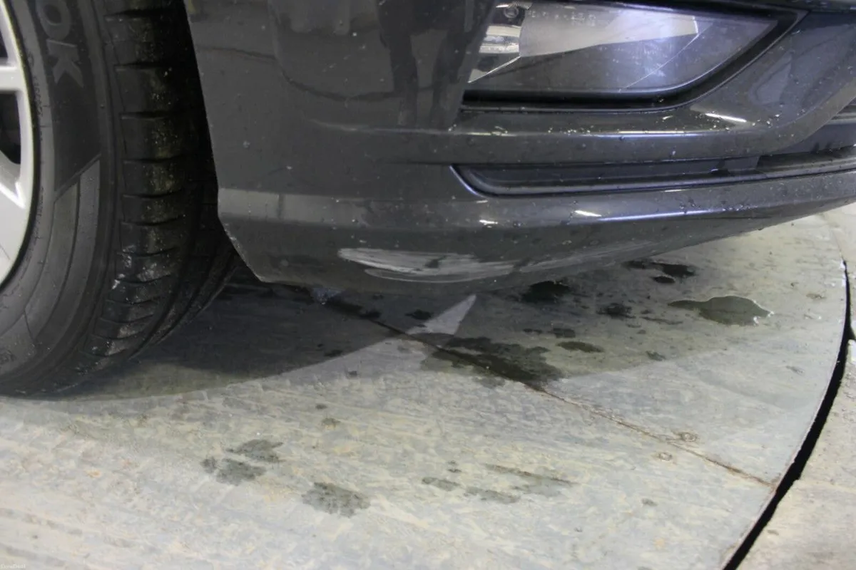 Volkswagen Golf 1.6 TDI 115HP Trendline - TENDER 5 - Image 3