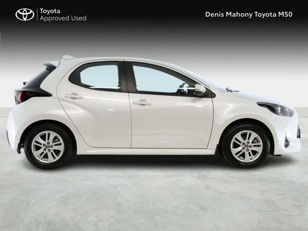 Toyota Yaris Luna Hybrid - Image 3