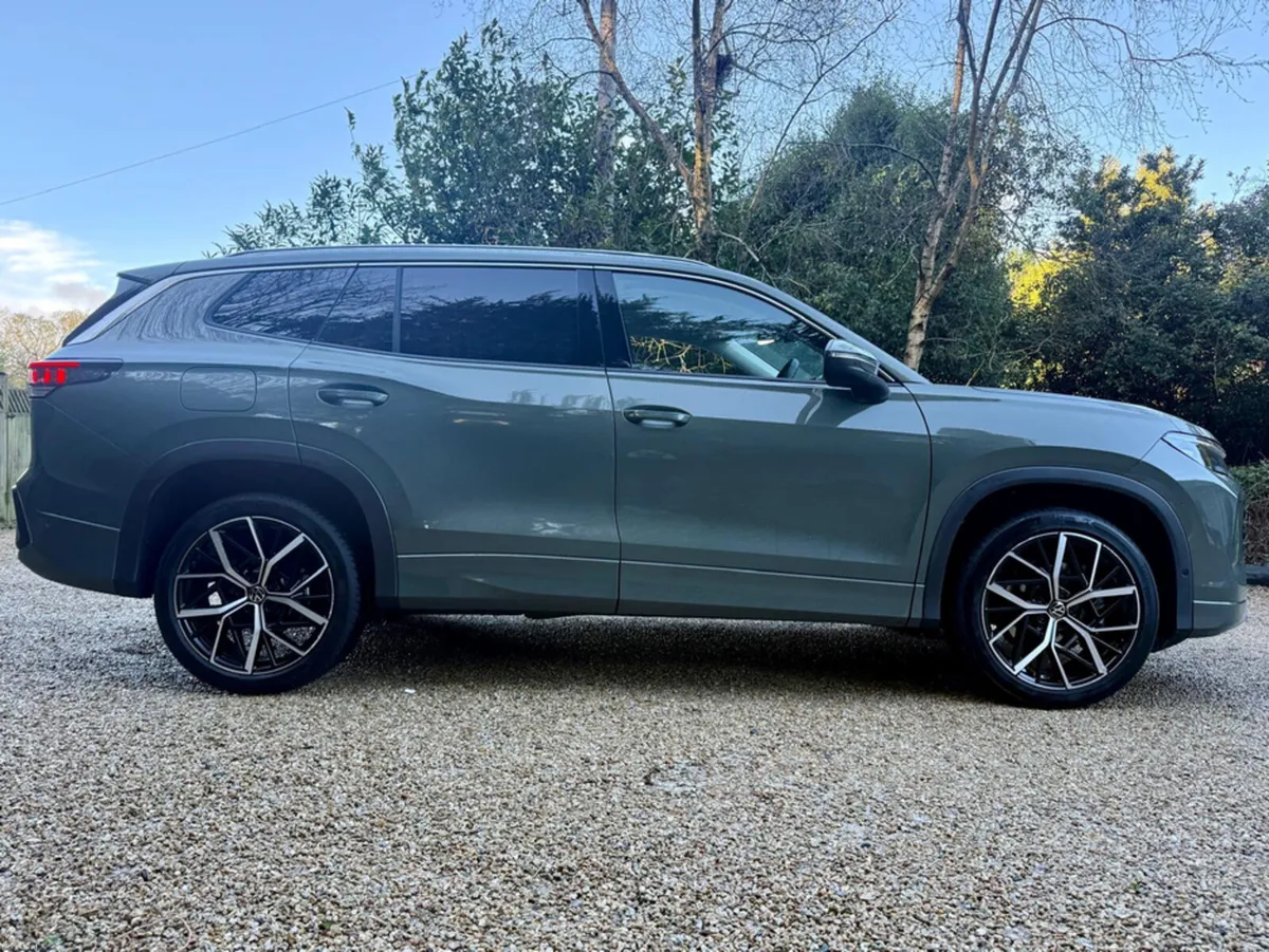 Volkswagen Tayron ELEGANCE 1.5 Plug-in E  Hybrid D - Image 3