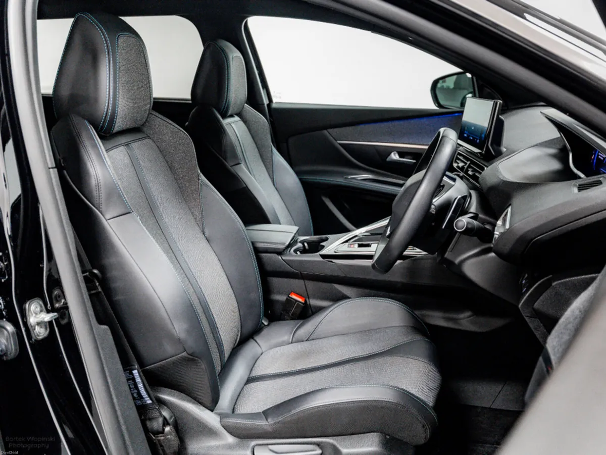 Peugeot 5008 Allure 1.5 Diesel Auto 130HP - 7 Seat - Image 3