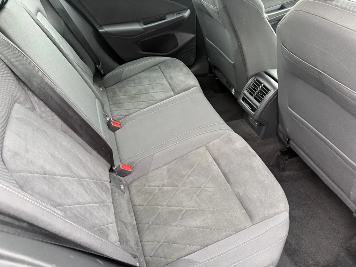 Volkswagen Golf STYLE TSI PHEV  E-HYBRID S DSG - Image 6