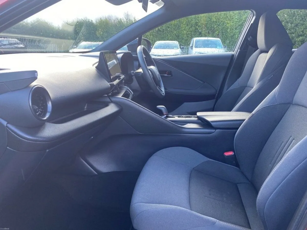 Toyota C-HR Hybrid Sport+ - Image 6