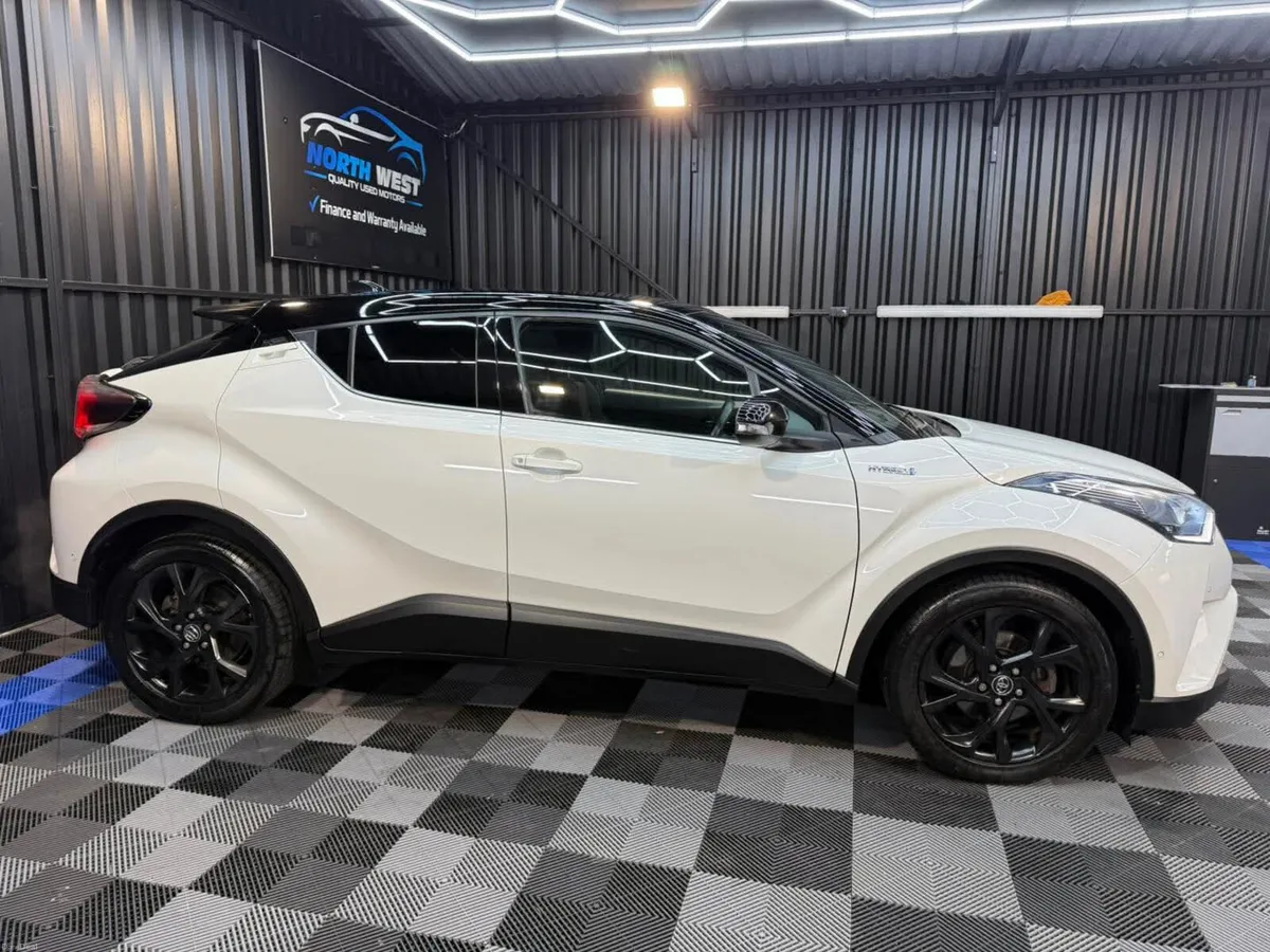 182 Toyota CH-R 1.8 Dynamic HYBRID - Image 3