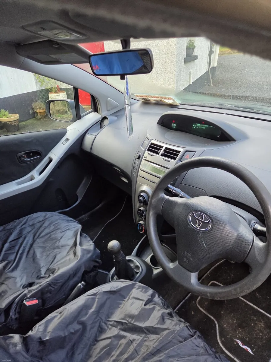 2011 Toyota Yaris Sport - Image 3