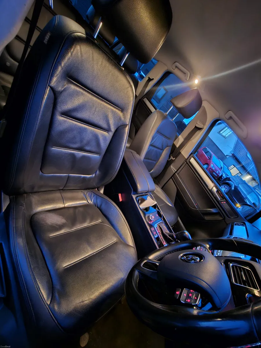 Volkswagen Touareg 2013 3L v6 automatic €12900 - Image 4