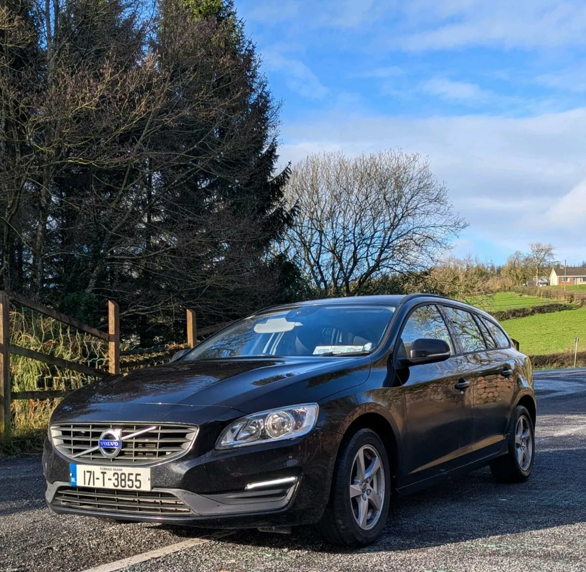 2017 Volvo V60 - Image 2