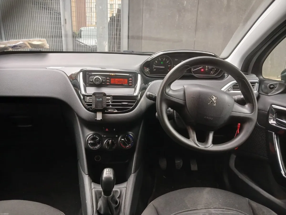 Peugeot 208 2017 - Image 2