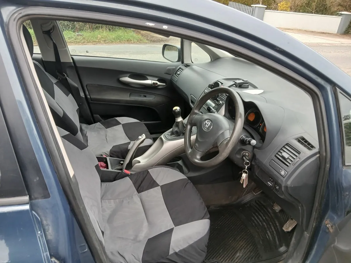 Toyota Auris 2008 - Image 1
